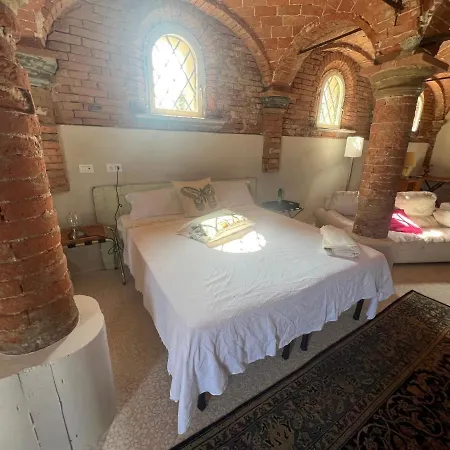 Antica Cascina Bed & Breakfast
